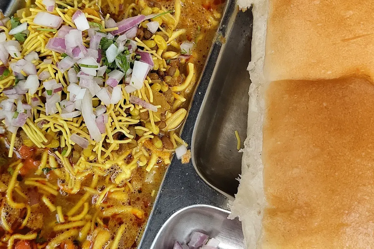 Pune Street Food Trail: A Morning-to-Night Eating Route Through the Old City, Camp and FC Road