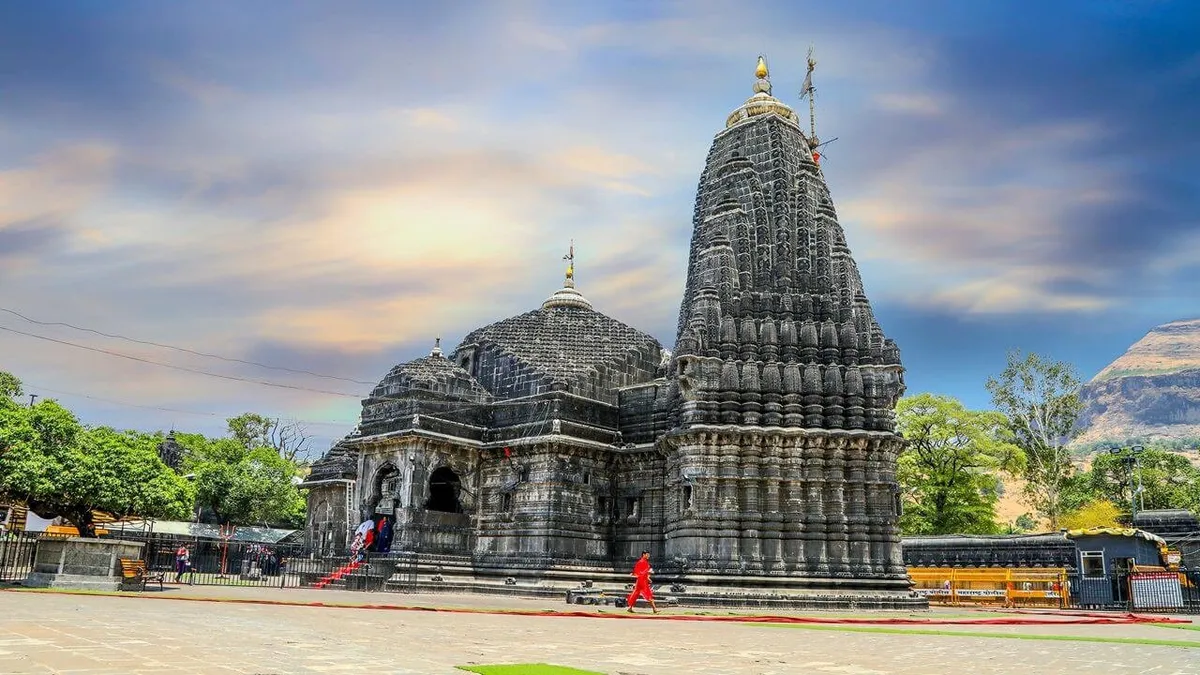 Trimbakeshwar Temple Guide: The Jyotirlinga of Three Gods at the Source of the Godavari