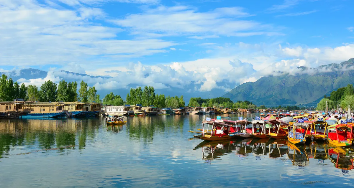 What Is a Shikara? Dal Lake's Wooden Boat, Explained for First-Time Visitors