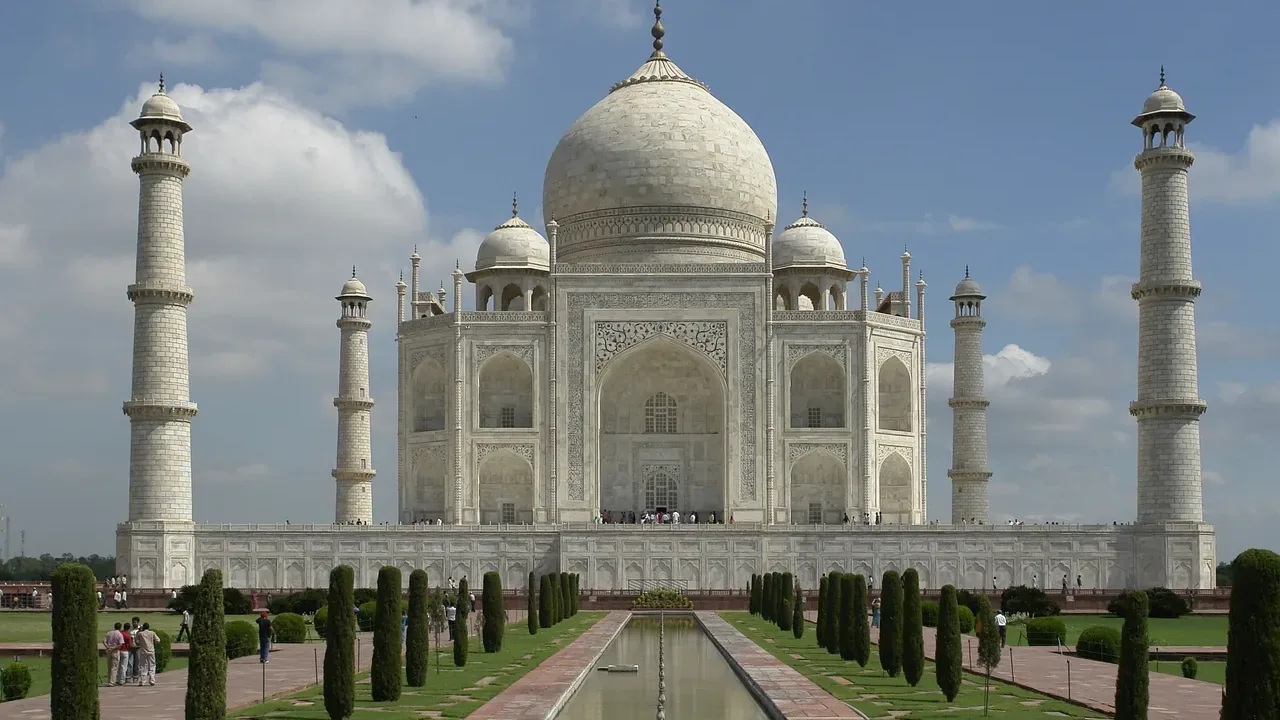 Explore Chini Ka Rauza - A Peaceful Spot in Agra